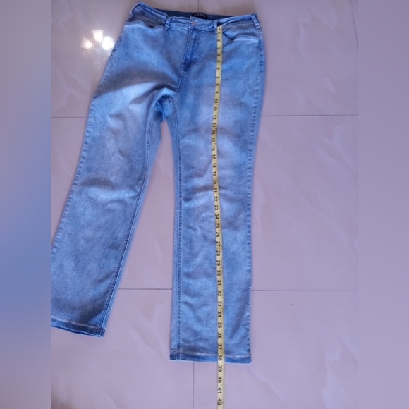 Baccini Women Straight Legs Wash  Light Blue Size 12 Pockets Zipper Pants - Picture 11 of 16